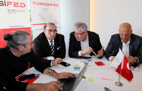 TÜRKONFED yuvarlak masa toplantı serisinin ilki İzmir’de gerçekleşti