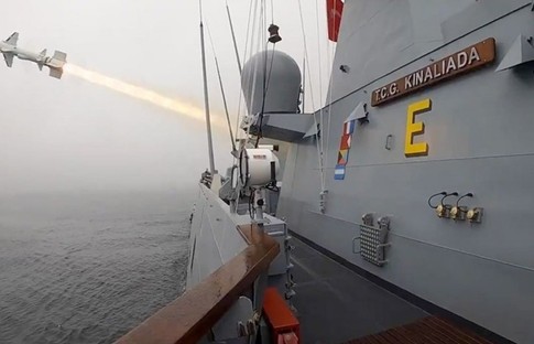 ATMACA hedefi darmadağın etti! İşte TCG Kınalıada’dan nefes kesen atış