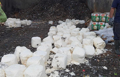 İzmir'de 7 ton bozulmuş ve etiketsiz ürün imha edildi