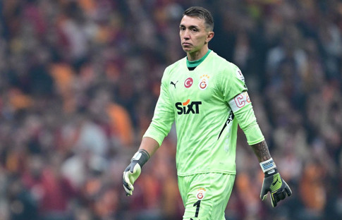 Muslera'ya Arjantin'den sürpriz teklif! Görüştüğü takım belli oldu