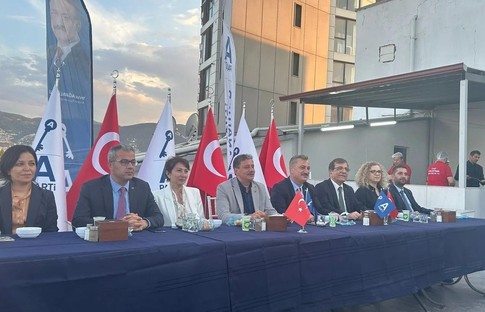 Anahtar Parti'den 4 genel başkan yardımcısıyla Bursa çıkartması yaptı