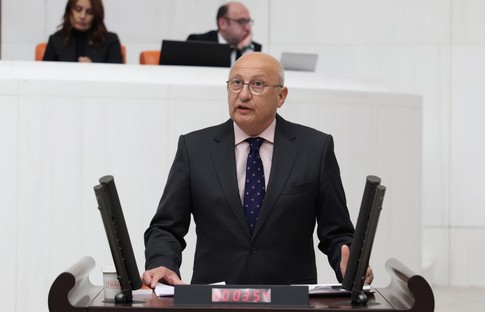 Çakırözer “Vatandaş ağzıyla kuş tutsa o vizeyi alamıyor!"