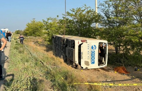 Konya’da yolcu otobüsü devrildi: 1 ölü, 23 yaralı