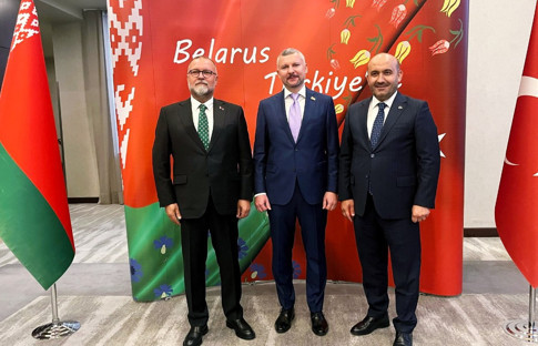 Albayrak "Belarus ile Türkiye arasında ekonomik iş birliği gelişiyor"
