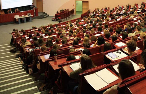 Devlet üniversitelerinde kontenjan daralıyor: Parayı veren yabancı kolayca yerleşiyor