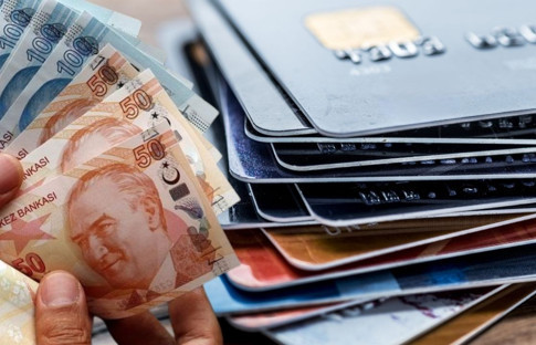 Vatandaş kredi kartında sıkıştı: Borç sarmalı büyüyor