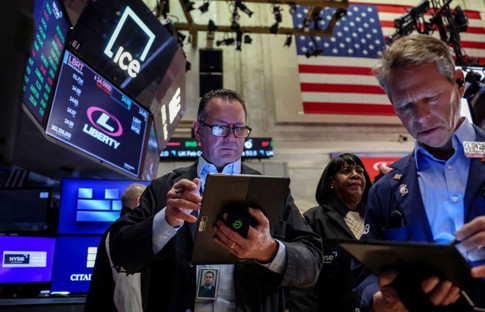 New York borsası karışık seyirle açıldı