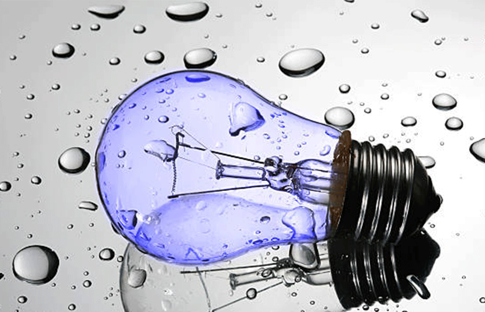 Bilim insanları yağmur damlalarını elektriğe dönüştürdü