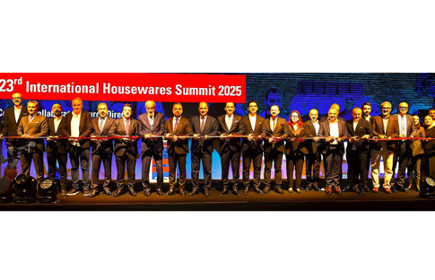 53 ülkeden alıcılar Türk züccaciye ürünleri için Antalya’ya geldi