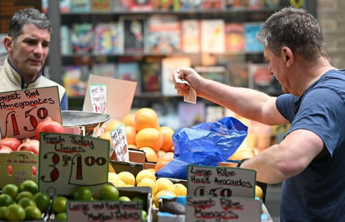İngiltere'de perakendeci güveni 17 yılın en düşük seviyesinde