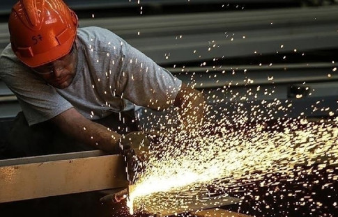 Euro Bölgesi'nde imalat PMI eşik değerin altına geriledi