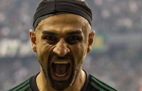 Kocaelisporlu Serdar Dursun derbiyi izlemeye gitti, taraftarlar tepki gösterdi: Paylaşımlarını sildi