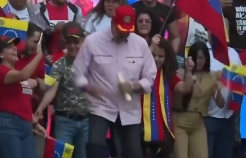 Venezuela Devlet Başkanı Maduro, dans ederek ABD'ye 'barış' çağrısı yaptı