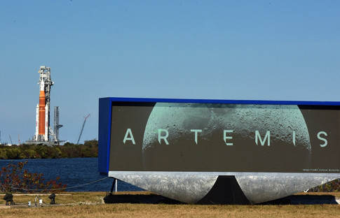 Ay görevi ertelendi: NASA, Artemis II roketini hangara çekiyor