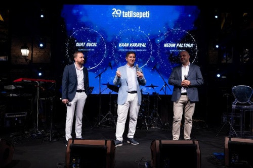 Üç üniversitelinin 20 yıl önce kurduğu site - Resim : 1