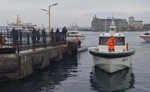 Kadıköy'de iskelede denize 4 kişi düştü! 1 kişi hayatını kaybetti - Resim : 1