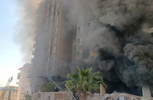 9 Katlı otel inşaatında yangın paniği! Bazı işçiler katlarda mahsur kaldı - Resim : 1