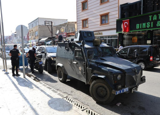 Adana'da sokakta bomba paniği! Yoğun güvenlik önlemleri alındı - Resim : 1