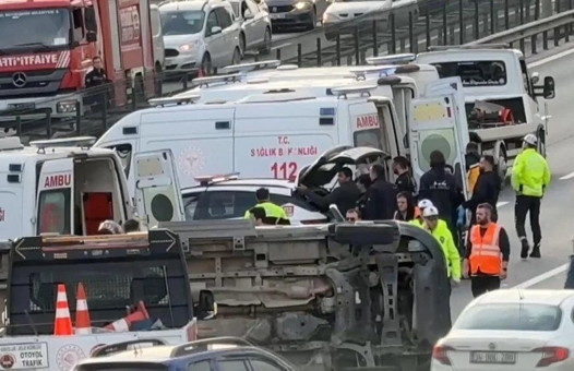 Sarıyer'de okul servisi devrildi! Olay yerine çok sayıda ekip sevk edildi - Resim : 1