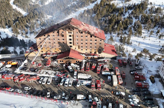 Bolu'da 66 kişinin hayatını kaybetmesine rağmen kayak keyfi devam etti - Resim : 1