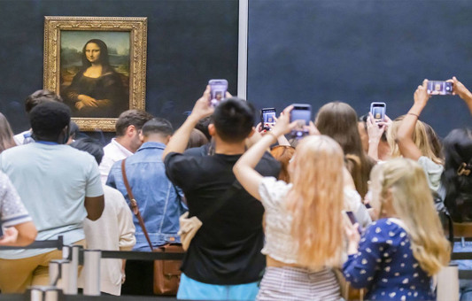 Louvre Müzesi soyuldu: Napolyon’a ait değerli mücevherler çalındı - Resim : 1