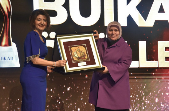 ‘Yılın Başarılı Kadınları’ ödüllendirildi - Resim : 1