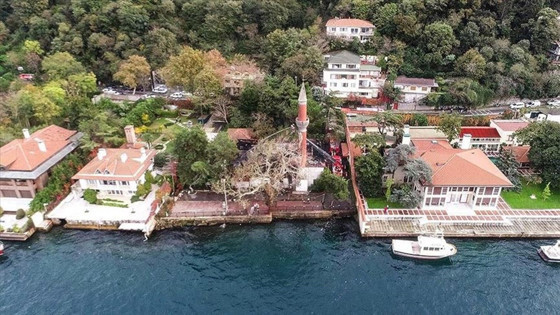 Tarihi Vaniköy Camisi'ndeki yangına ilişkin soruşturma