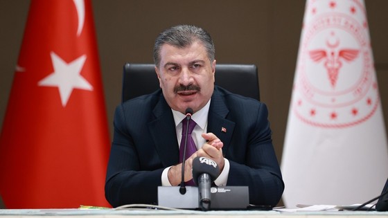 Bakan Koca: Çin'den gelecek aşı pazar gecesi yola çıkıyor