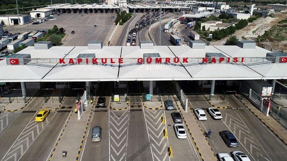 Sınır kapısında yakalandı: 90 milyon liralık kaçak eşyaya el konuldu