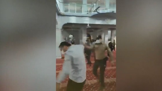 Furkan Vakfı üyelerine camide müdahale