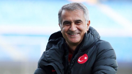 Şenol Güneş'in Avrupa Şampiyonası'nda ilk maçı