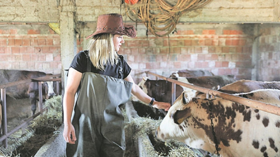 Anaokulu öğretmenliğini bırakıp, hayvancılığa başladı