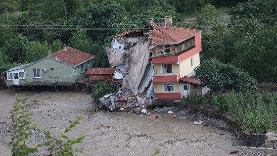 Bakan Yanık, sel bölgelerine yapılan yardım miktarını açıkladı