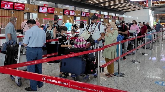 8 ayda 75,7 milyon kişi havayolu kullandı