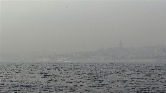 İstanbul Boğazı'nda gemi trafiği askıya alındı