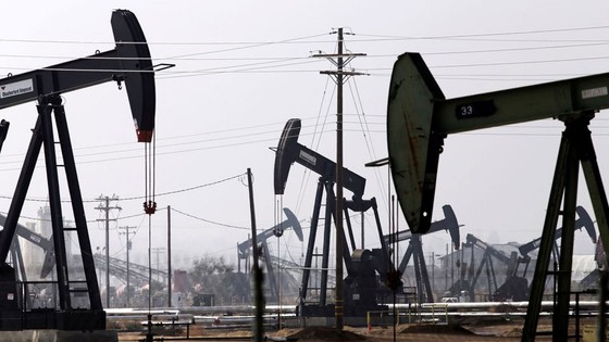 Brent petrolün varil fiyatı 70 doların altına düştü