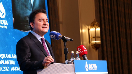 Babacan: Türkiye, komşu ülkelerin 'her şey bir lira' mağazasına döndü