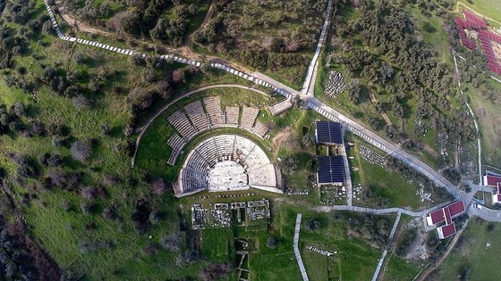 Metropolis antik kentinde bir gün