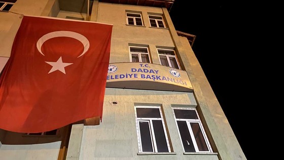 Belediye başkanına makamında silahlı saldırı