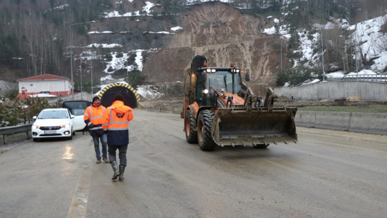 Bolu Dağı Tüneli'nde yol açma çalışmaları sürüyor