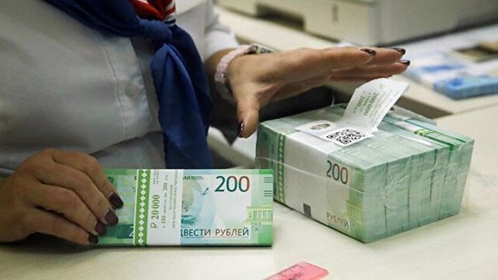 Rusya'da hizmet sektörü sert daraldı