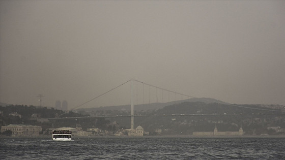 İstanbul Boğazı'nda gemi trafiği askıya alındı