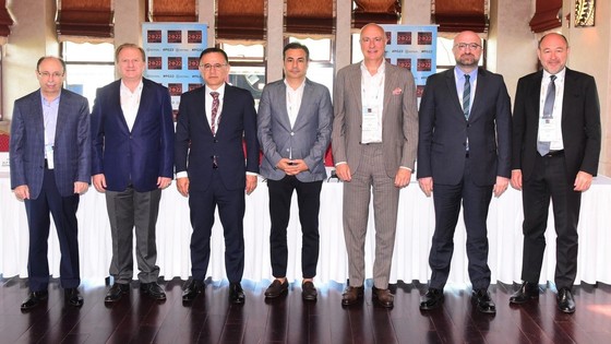 Perakendecilerden çalışanlara yüzde 40 zam