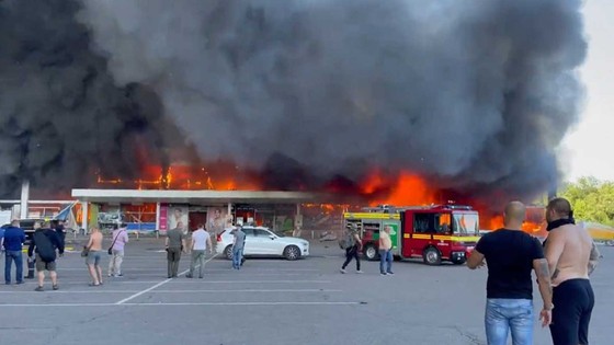Zelenski: Rusya, Ukrayna'da AVM vurdu