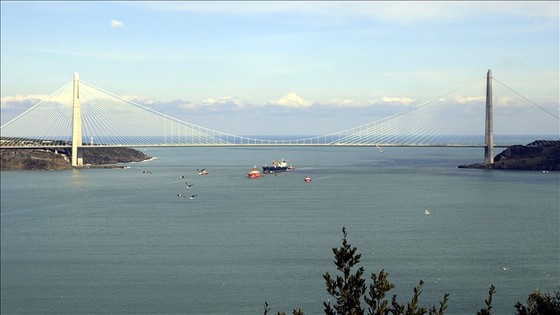 İstanbul Boğazı arıza yapan gemi nedeniyle çift yönlü trafiğe kapatıldı