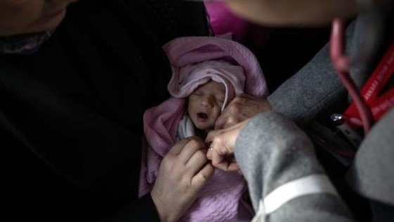 Depremzede bebekler için özel çalışma
