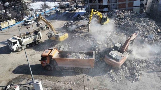 Yıkım ve enkaz faturası en az 12 milyar lira