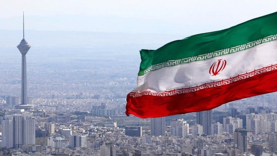 İran'dan ABD'ye keşif uçağı uyarısı