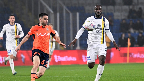 Kupada Başakşehir 10 kişiyle kazandı