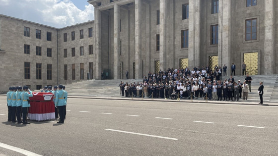 Eski Devlet Bakanı Karahan için Meclis'te cenaze töreni